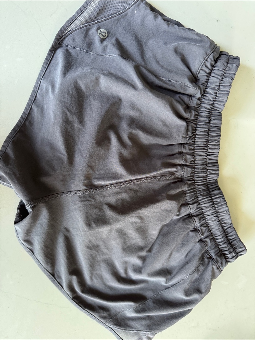 lululemon athletica Women’s Slate Gray Elastic-Waist Athletic Shorts size 4- 2.5